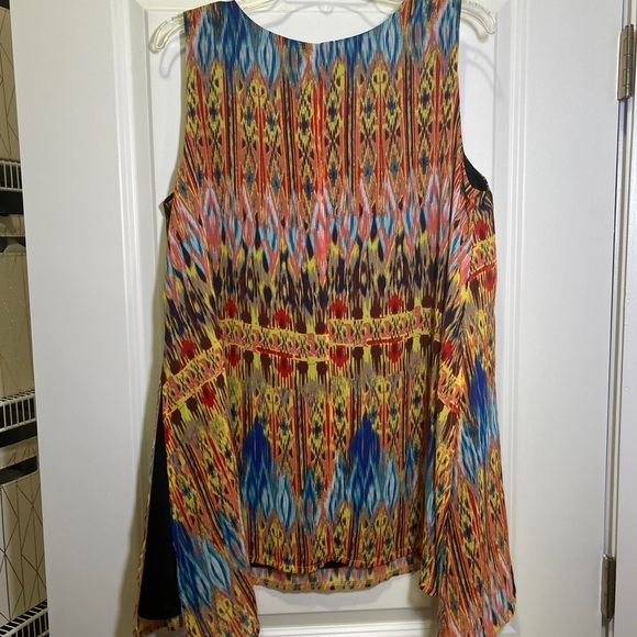 Colorful Sleeveless Top - Picture 3 of 3